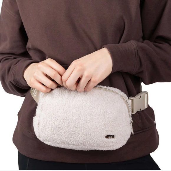 Lole Sherpa Belt Bag - Picture 3 of 7